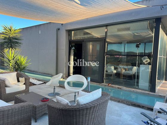 Foto 1 de Chalet en venta en Cervelló de 3 habitaciones con terraza y piscina