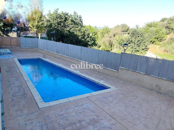 Foto 1 de Venta de casa en Santa Coloma de Cervelló de 4 habitaciones con terraza y piscina