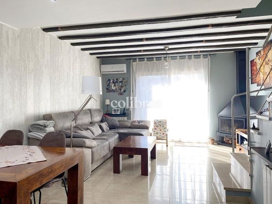 Foto 2 de Venta de casa en Santa Coloma de Cervelló de 4 habitaciones con terraza y piscina
