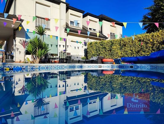 Foto 1 de Casa adossada en venda a Igollo de 4 habitacions amb terrassa i piscina
