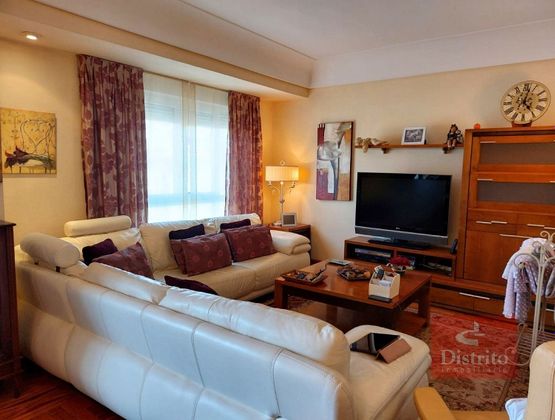 Foto 2 de Pis en venda a Castilla - Hermida de 5 habitacions amb terrassa i calefacció