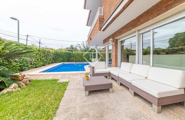 Foto 2 de Chalet en venta en Can Bou de 4 habitaciones con terraza y piscina