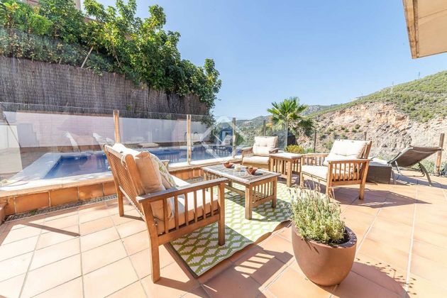 Foto 2 de Xalet en venda a Botigues de Sitges - Garraf de 6 habitacions amb terrassa i piscina