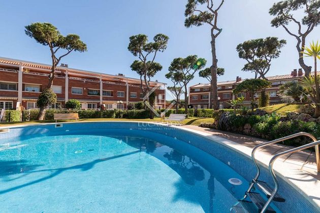 Foto 1 de Chalet en alquiler en Gavà Mar de 7 habitaciones con terraza y piscina