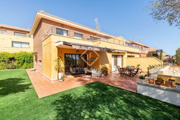 Foto 2 de Casa en venta en Botigues de Sitges - Garraf de 3 habitaciones con terraza y piscina