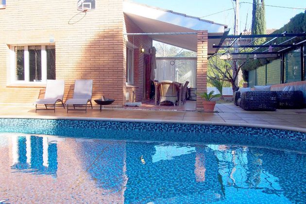 Foto 1 de Chalet en venta en Mira-sol de 5 habitaciones con terraza y piscina