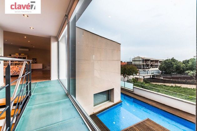 Foto 1 de Xalet en venda a Centre - Castellar del Vallès de 3 habitacions amb terrassa i piscina