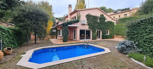 Foto 2 de Venta de chalet en Sant Feliu del Racó de 4 habitaciones con piscina y jardín