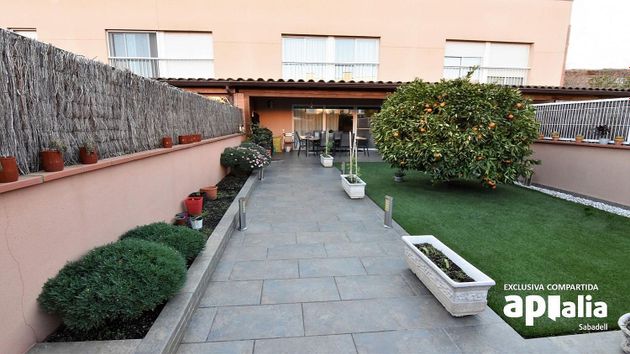 Foto 1 de Chalet en venta en Centre - Castellar del Vallès de 8 habitaciones con terraza y piscina