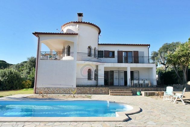Foto 1 de Venta de chalet en Mas Pere-Río de Oro de 6 habitaciones con terraza y piscina
