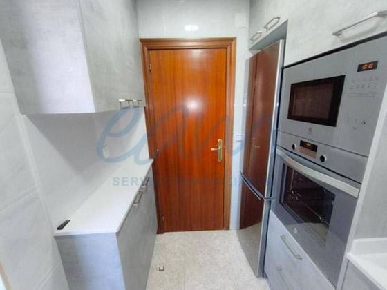 Foto 2 de Piso en venta en Centre - Hospitalet de Llobregat, L´ de 3 habitaciones con terraza y balcón