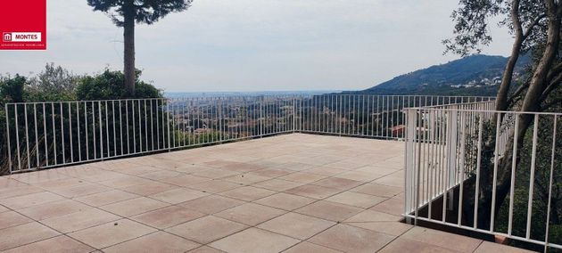 Foto 2 de Xalet en venda a Sarrià de 3 habitacions amb terrassa i jardí
