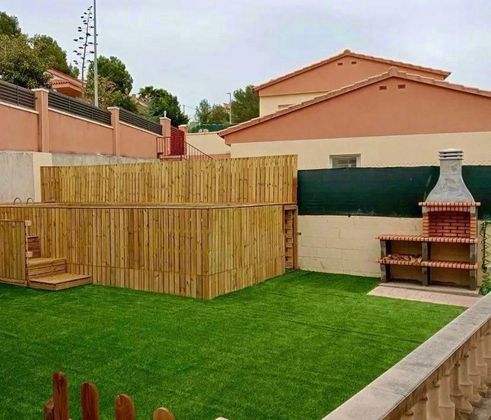 Foto 2 de Venta de casa en Valldemar - Montmar de 3 habitaciones con terraza y piscina