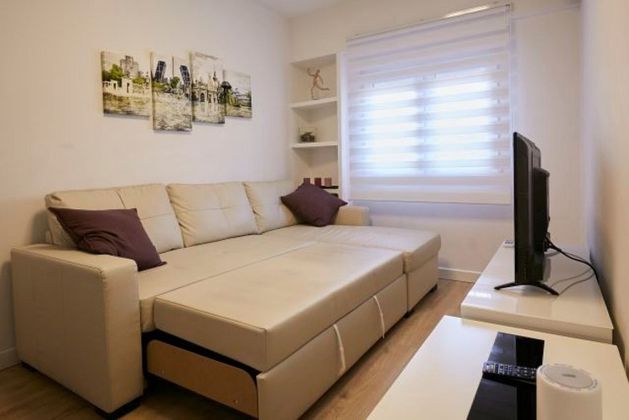 Foto 2 de Piso en alquiler en Opañel de 2 habitaciones con aire acondicionado y calefacción