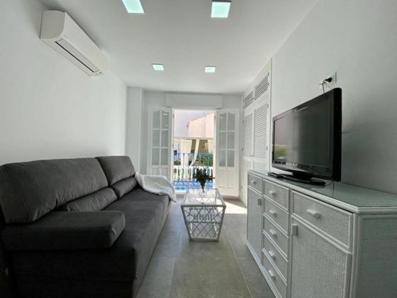 Foto 1 de Piso en alquiler en Centro - Vélez-Málaga de 2 habitaciones con aire acondicionado