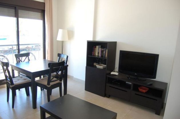 Foto 1 de Alquiler de piso en Caleta de Vélez de 1 habitación con muebles y aire acondicionado