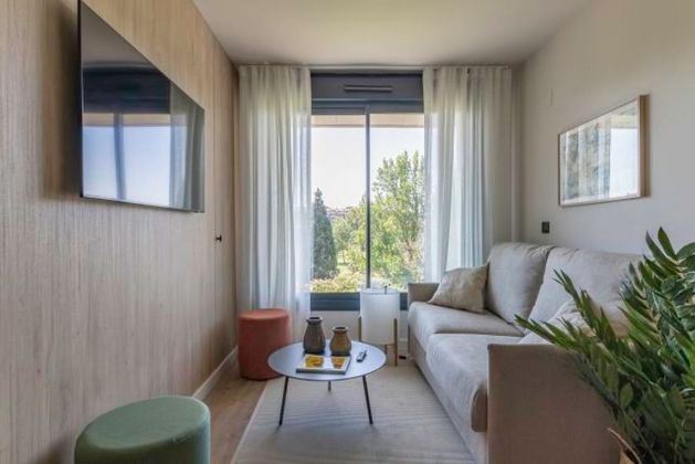 Foto 2 de Pis en lloguer a Ermitagaña - Mendebaldea de 1 habitació amb terrassa i aire acondicionat