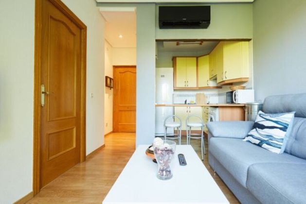 Foto 2 de Alquiler de piso en Acacias de 1 habitación con muebles y aire acondicionado