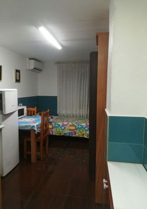 Foto 2 de Estudio en alquiler en La Torrassa con muebles y aire acondicionado