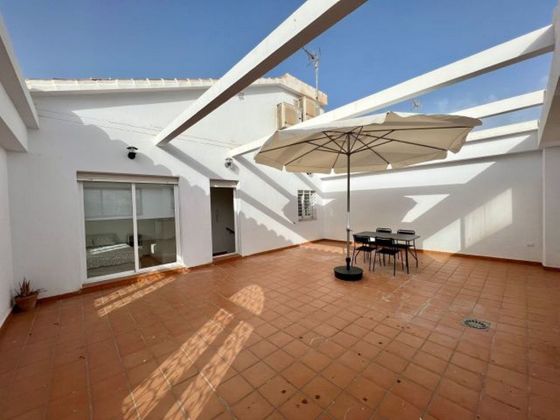 Foto 2 de Piso en alquiler en Centro - Vélez-Málaga de 1 habitación con terraza y muebles