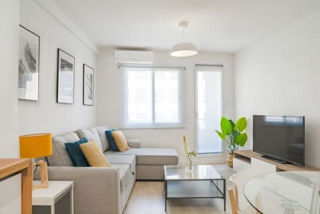 Foto 2 de Alquiler de piso en Mestalla de 1 habitación con muebles y aire acondicionado