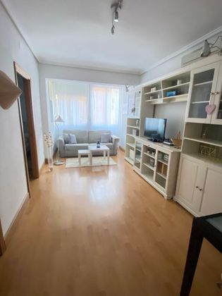 Foto 1 de Alquiler de piso en Arapiles de 1 habitación con muebles y aire acondicionado