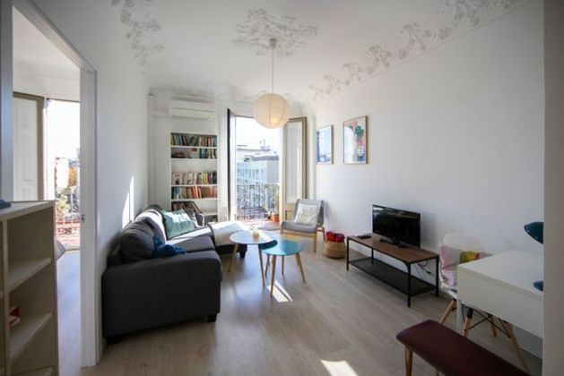 Foto 2 de Piso en alquiler en La Nova Esquerra de l'Eixample de 1 habitación con muebles y aire acondicionado