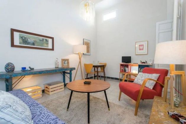Foto 1 de Piso en alquiler en San Gil de 1 habitación con muebles y aire acondicionado