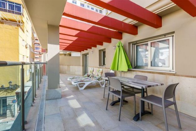 Foto 2 de Piso en alquiler en Centro - Vélez-Málaga de 2 habitaciones con terraza y muebles