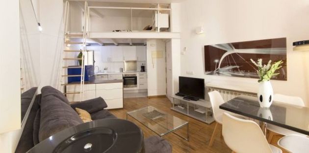 Foto 2 de Piso en alquiler en Sol de 3 habitaciones con muebles y aire acondicionado