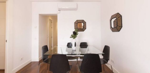 Foto 2 de Alquiler de piso en Embajadores - Lavapiés de 3 habitaciones con muebles y aire acondicionado