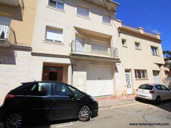 Foto 1 de Venta de casa adosada en Vilartagues i Tueda de Dalt de 4 habitaciones con terraza y garaje
