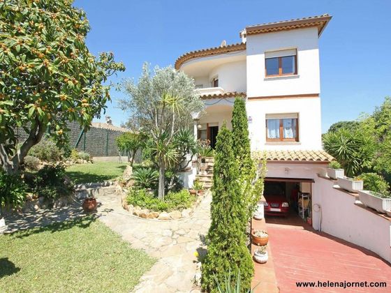 Foto 1 de Xalet en venda a Vilartagues i Tueda de Dalt de 5 habitacions amb terrassa i garatge