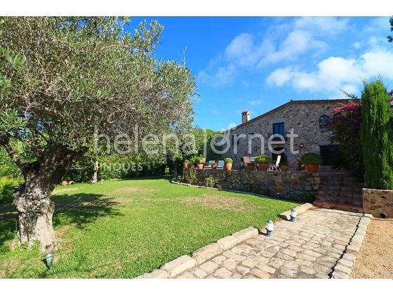 Foto 1 de Venta de casa rural en Santa Cristina d'Aro de 4 habitaciones con terraza y jardín