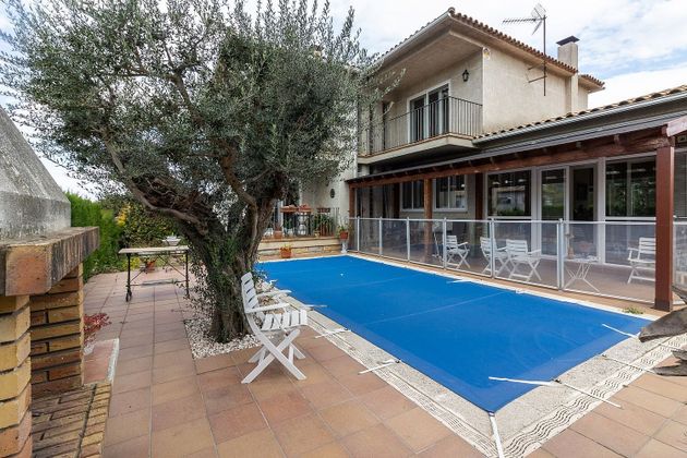 Foto 1 de Casa en venta en Celrà de 6 habitaciones con piscina y garaje
