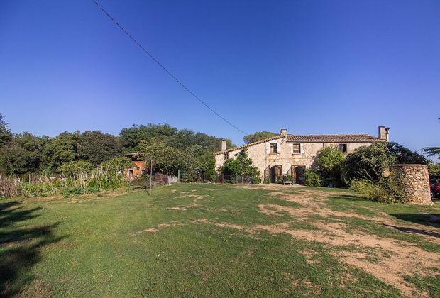 Foto 1 de Casa rural en venda a Montilivi - Palau de 11 habitacions amb jardí