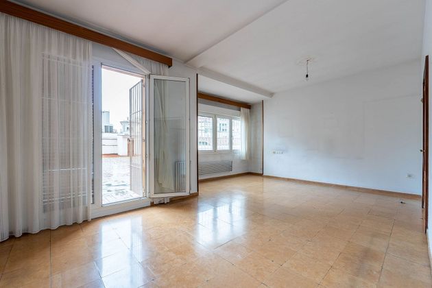 Foto 1 de Piso en venta en Eixample Nord – La Devesa de 4 habitaciones con terraza y calefacción