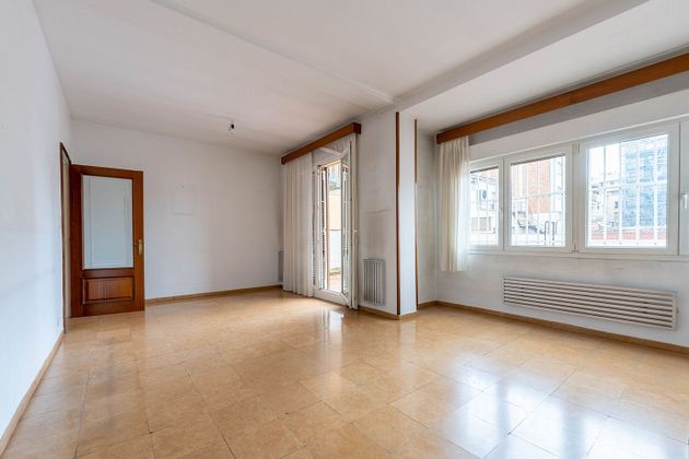 Foto 2 de Piso en venta en Eixample Nord – La Devesa de 4 habitaciones con terraza y calefacción