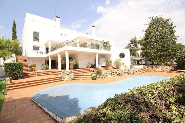 Foto 1 de Casa en venta en Llers de 6 habitaciones con terraza y piscina