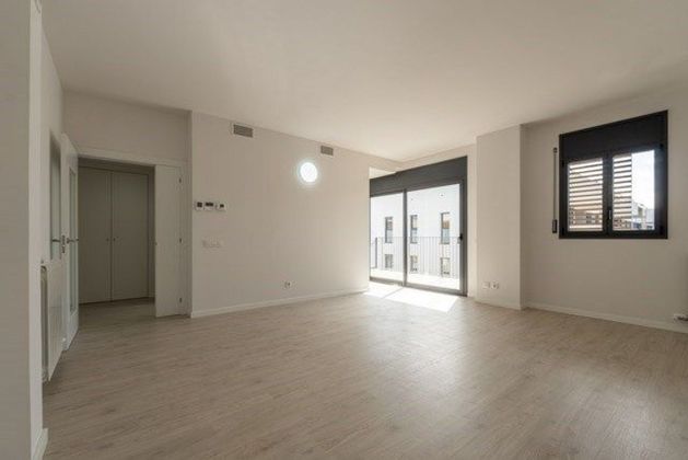 Foto 1 de Alquiler de piso en Vilablareix de 3 habitaciones con terraza y piscina