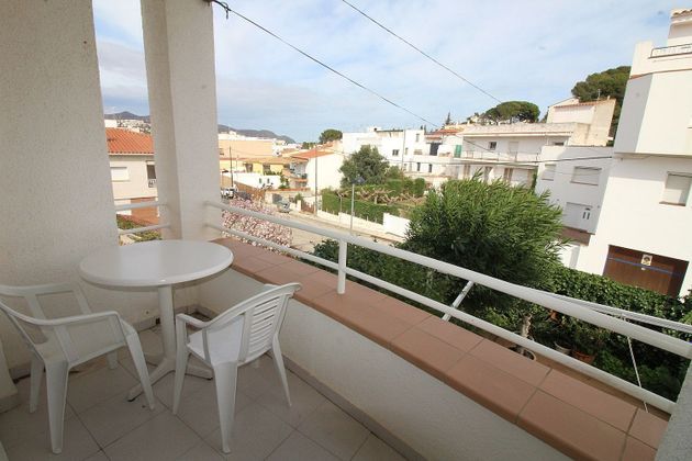 Foto 1 de Piso en venta en Llançà de 1 habitación con terraza y piscina