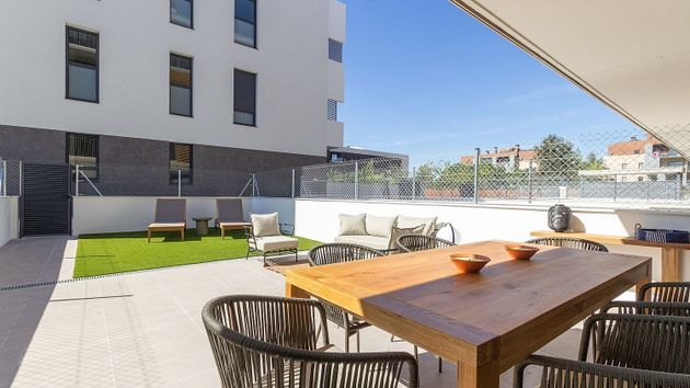 Foto 1 de Venta de piso en Vilablareix de 3 habitaciones con terraza y piscina