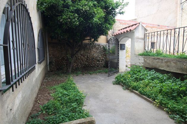 Foto 1 de Casa en venda a Fortià de 5 habitacions amb terrassa i jardí