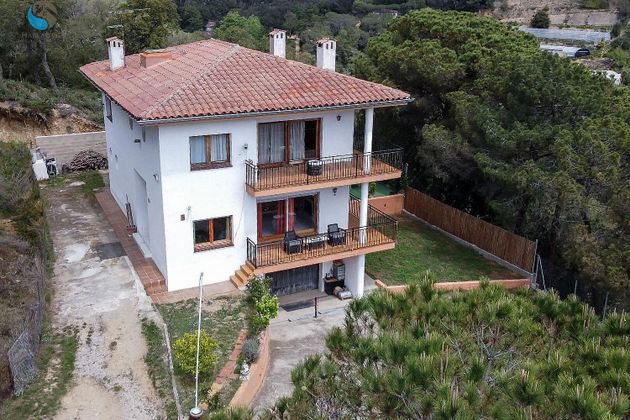 Foto 1 de Chalet en venta en Sant Iscle de Vallalta de 5 habitaciones con terraza y jardín