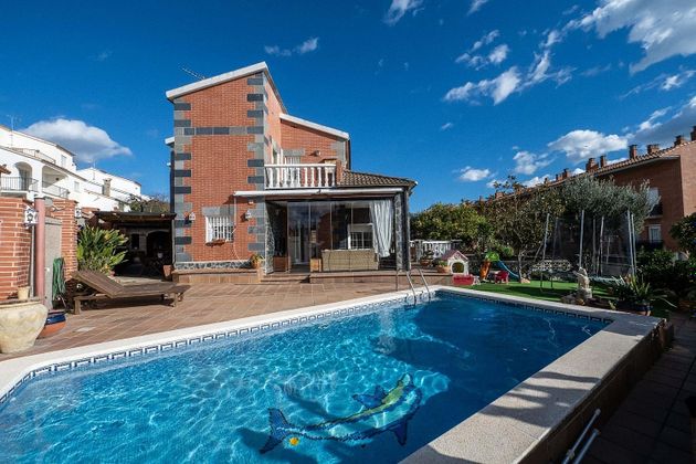Foto 1 de Xalet en venda a Tiana de 4 habitacions amb terrassa i piscina