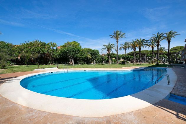 Foto 1 de Piso en alquiler en Gavà Mar de 1 habitación con terraza y piscina