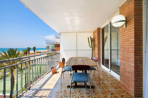 Foto 2 de Alquiler de ático en paseo Maritim de 3 habitaciones con terraza y piscina