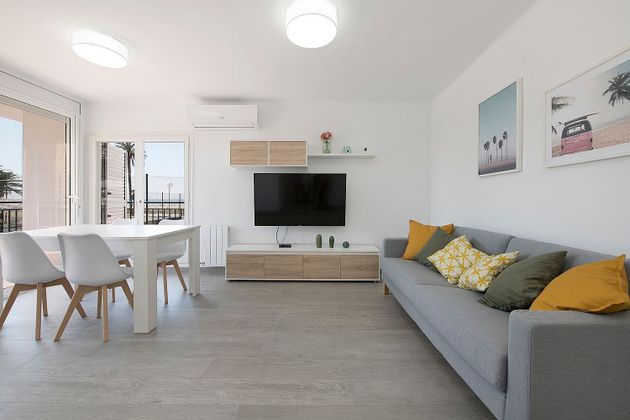 Foto 2 de Piso en alquiler en Baixador de 2 habitaciones con terraza y muebles
