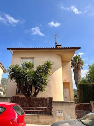 Foto 2 de Casa en venta en Olesa de Montserrat de 3 habitaciones con terraza y jardín