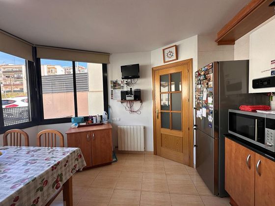 Foto 2 de Casa en venta en Olesa de Montserrat de 4 habitaciones con terraza y garaje